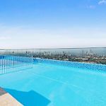 Apartamento Moderno con Piscina y Vistas Espectaculares