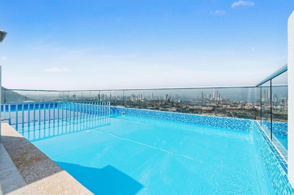 Moderno Con Piscina Y Vistas Espectaculares *